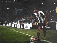 IM电竞官网首页-跨界奇迹，当冰岛淘汰乌拉圭的冷门精神，遇见贝林厄姆在NBA季后赛的位置革命