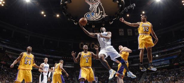 IM电竞-周琦封神夜狂揽40+20，广东爵士式节奏险胜江苏