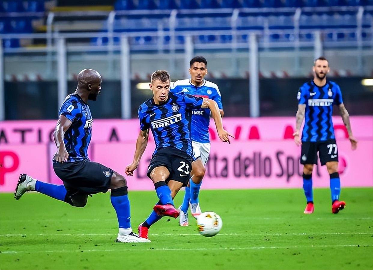 法兰克福球队内部危机不断,主帅面临考验 法兰克福球队内部危机不断,主帅面临考验