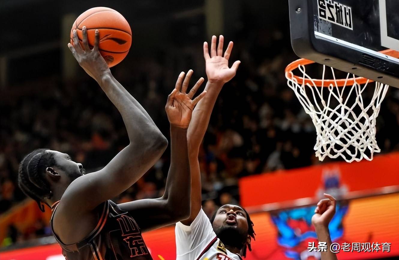 普利茅斯暴雪深夜比赛，球员身心俱疲