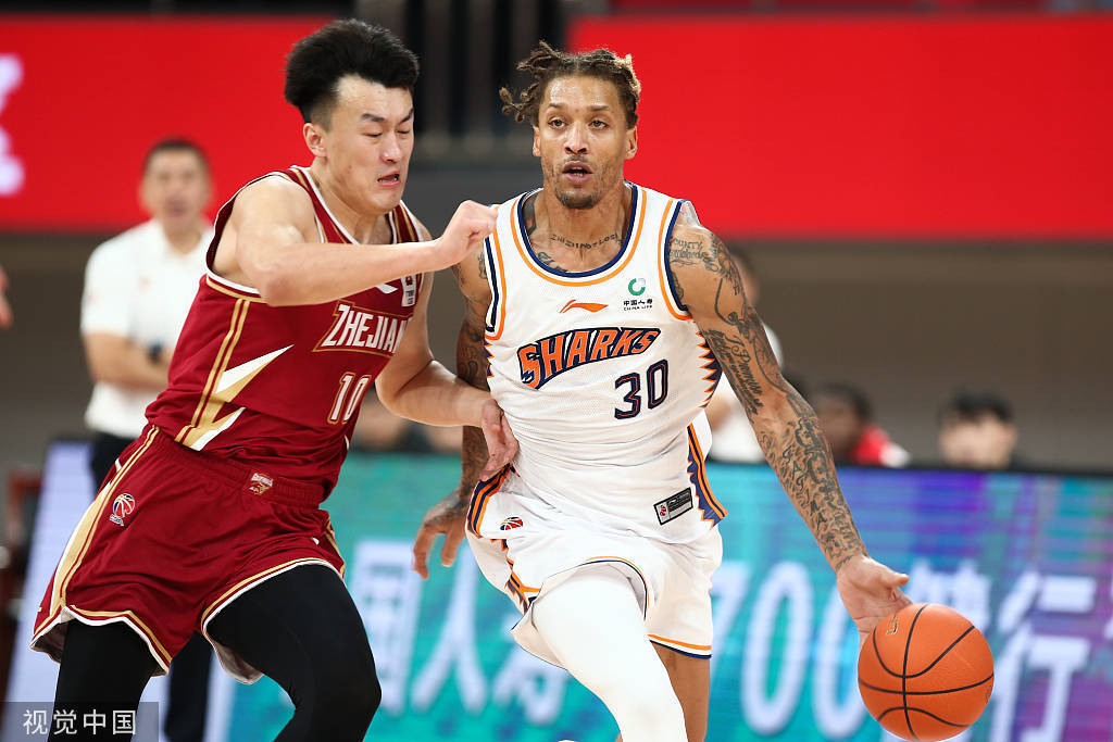 上海男篮客场不敌对手，重整队形备战下轮比赛