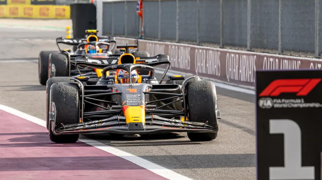 包含梅赛德斯横扫红牛车队，阿隆索惊艳四座的词条