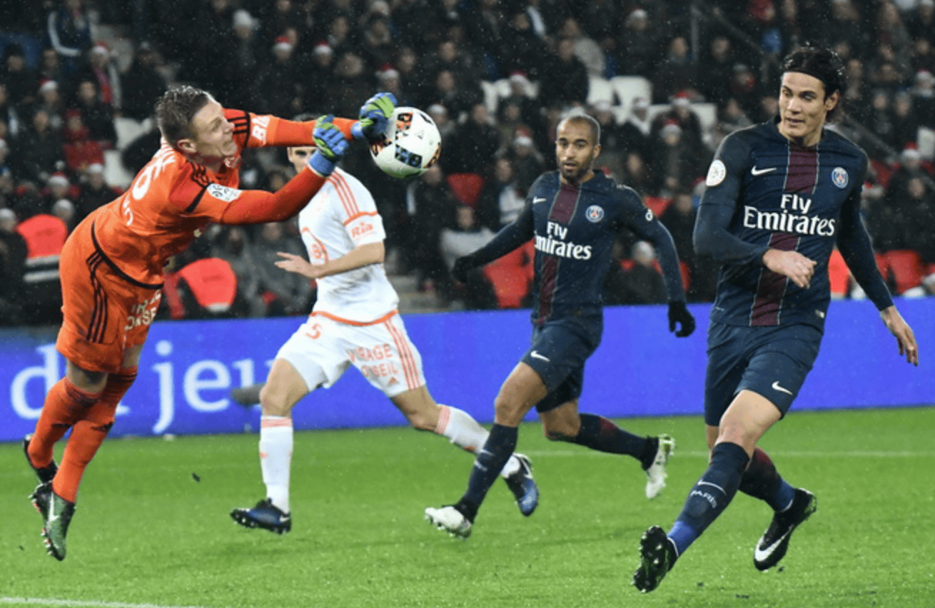 美因茨球员经过紧张训练备战下一场比赛