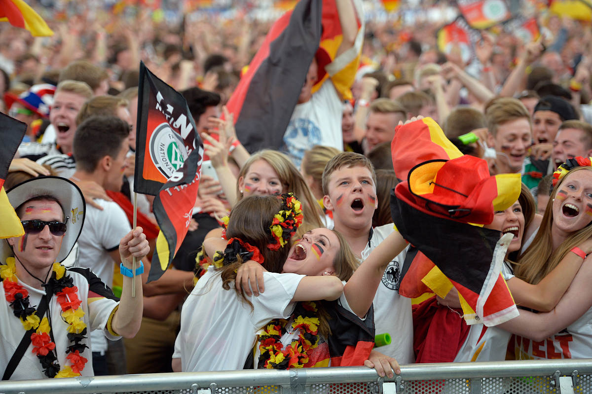 关于紧张战况！欧国联比赛席卷球迷热情的信息