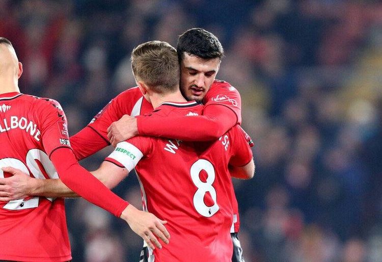 激情碰撞！柏林赫塔与法兰克福上演激烈对决的简单介绍