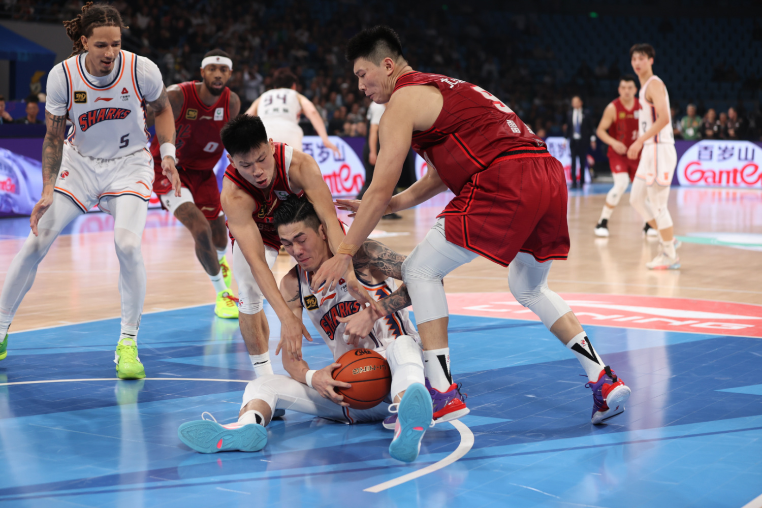 比赛战术精准，队伍整体表现更为出色