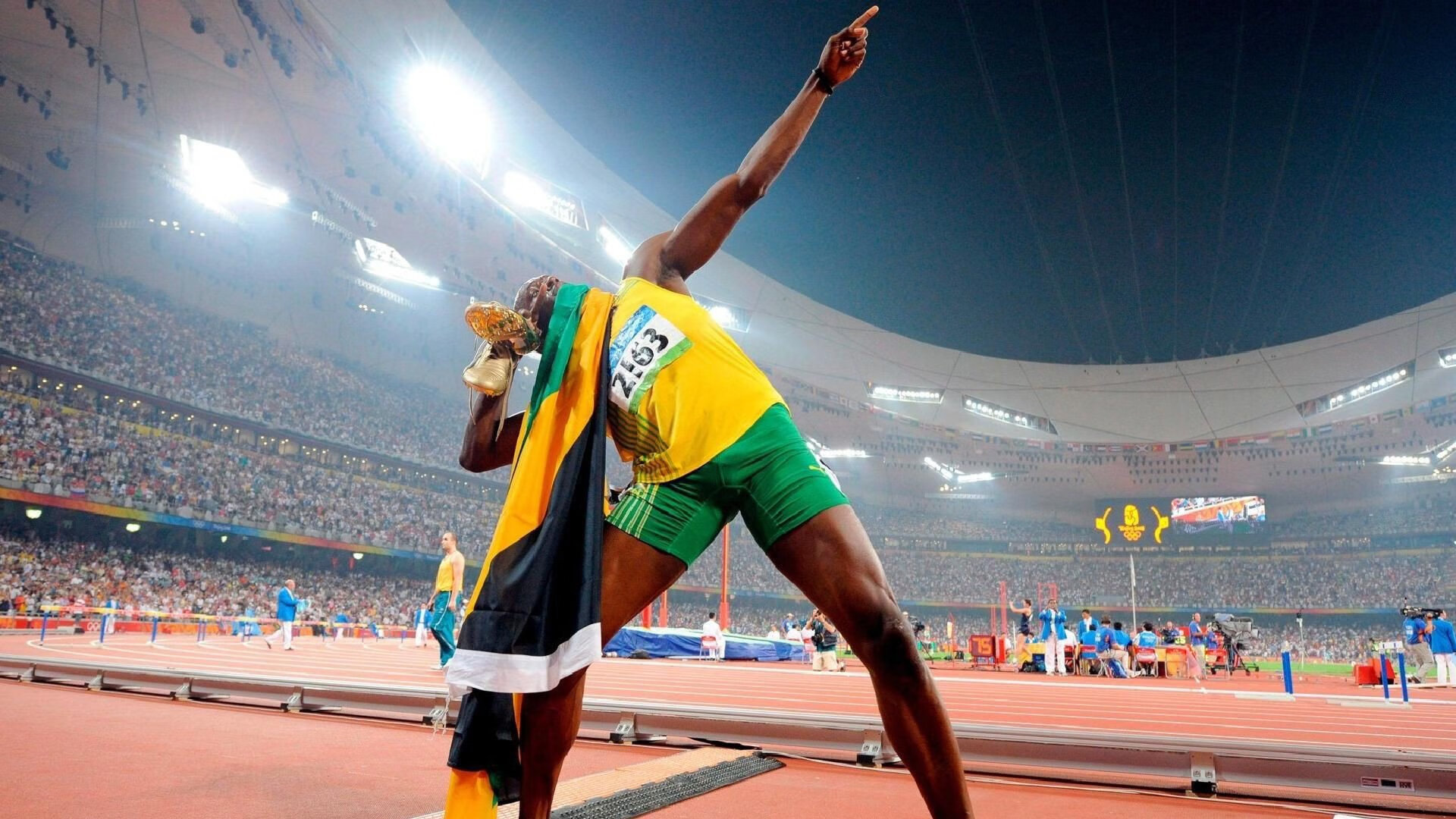 跨界巅峰，当魔术师决战紫金，欧文于绿茵场加冕